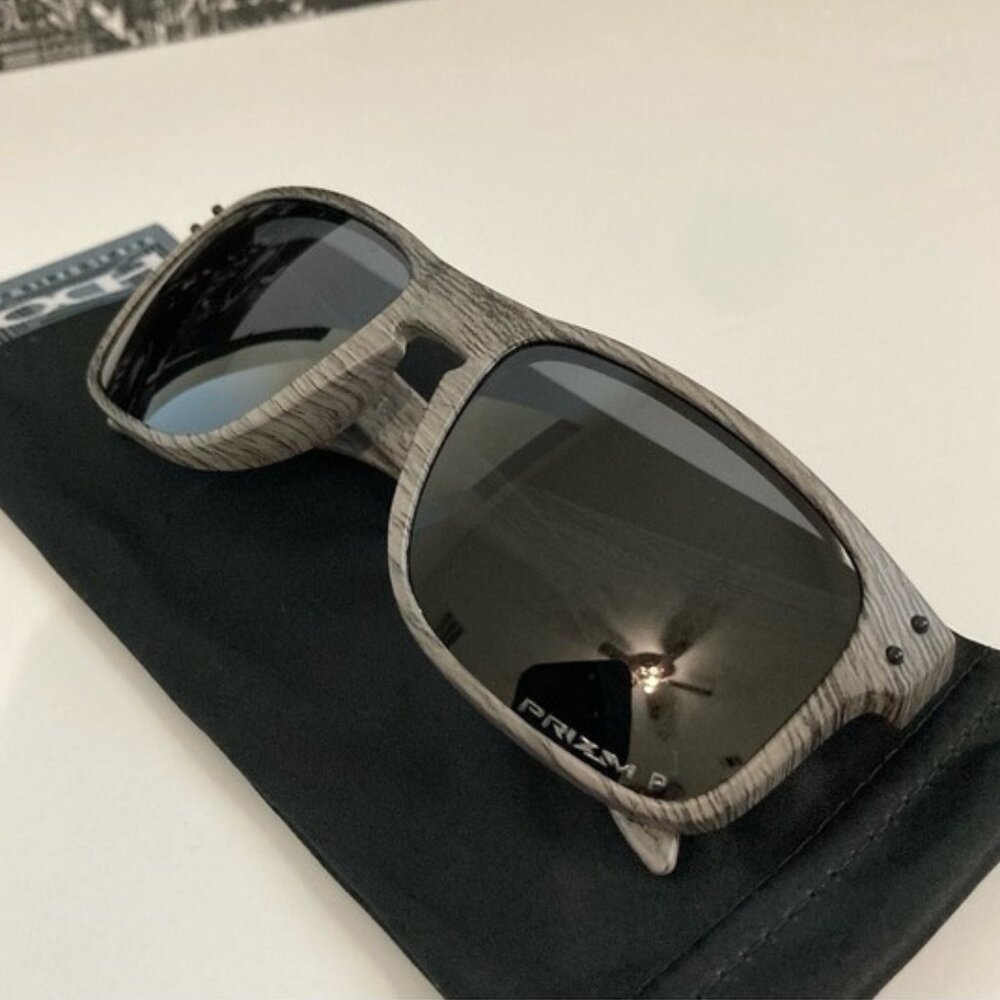Oakley Holbrook Prizm Polarized Black Lenses OO9102 Woodgrain Frame - Picture 2 of 8